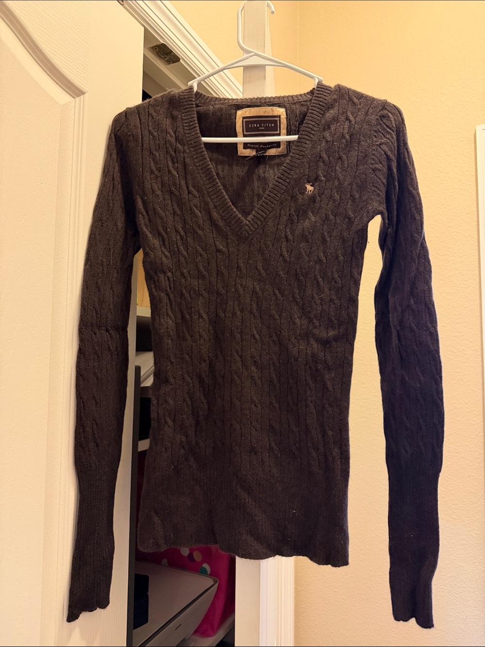 A&F Women's Brown Cable-Knit V-Neck Sweater
